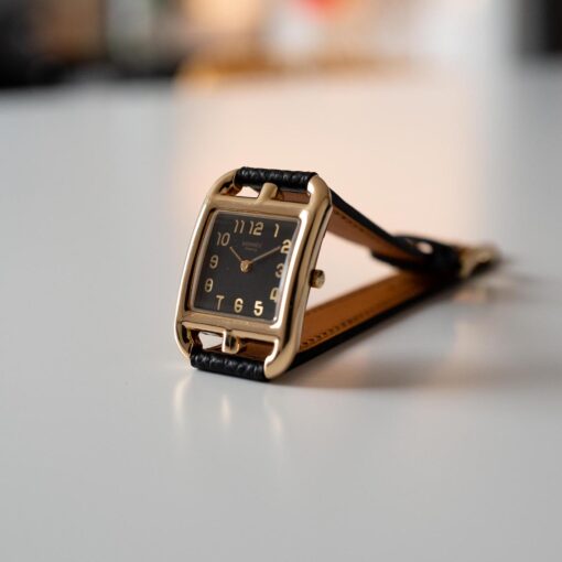 Hermès "Cape Cod"ケープコッド 18k Yellow Gold Black dial with Hermès Leather Strap - 画像 (3)