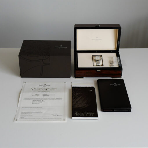 パテック・フィリップ/ノーチラス/国際保証書付き/PATEK PHILLIPE Ref.7118/1A-010 "Nautilus" Full Set - 画像 (2)