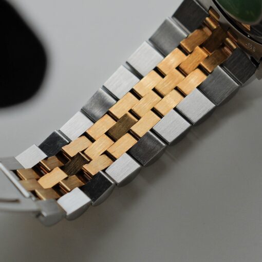 ロレックス/デイトジャスト16233/ブラックダイヤル/18Kイエローゴールド/ブヘラ保証書付き/ROLEX DATE-JUST REF.16233 18KYG "BLACK" with Paper Bucherer 1994y - 画像 (11)